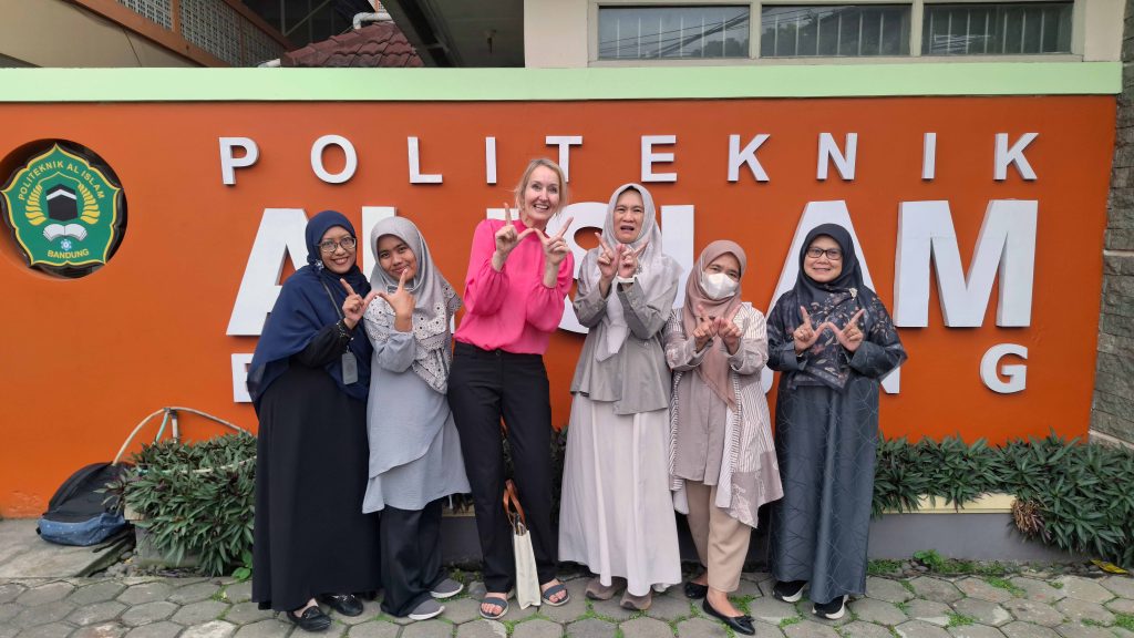 Politeknik Al Islam Bandung proudly welcomed Ellen Struijcken, a speech therapy practitioner from the Netherlands